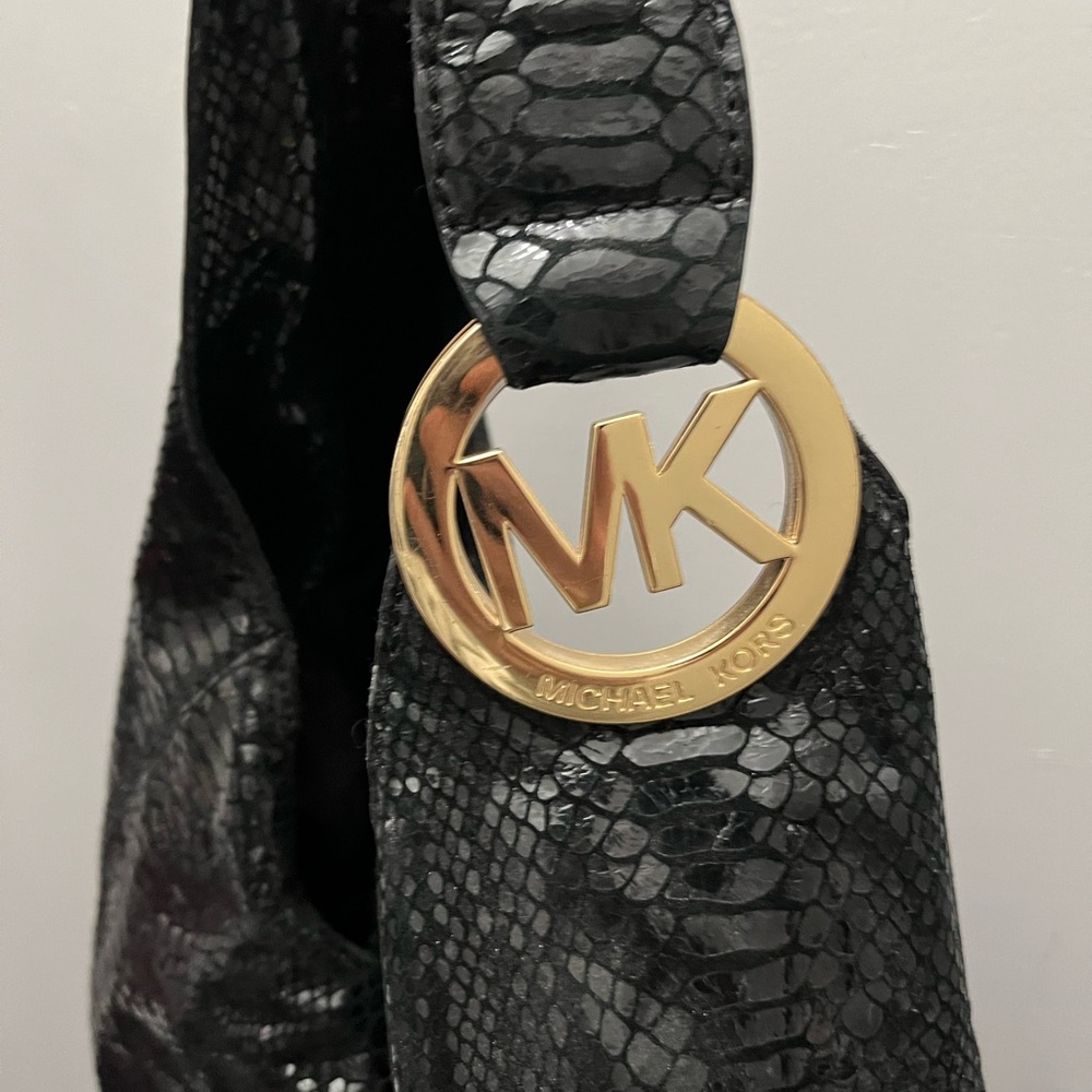 Michael Kors Black soft leather bag with Gold emblem - Picture 2 of 4